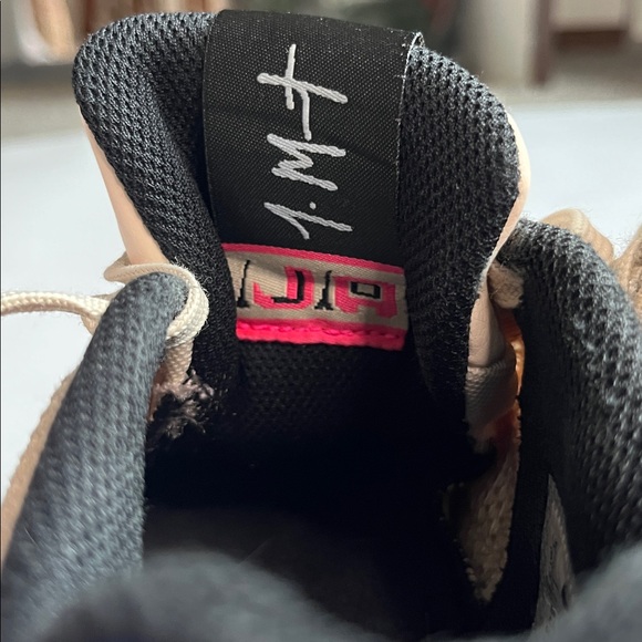 Nike Pink and Cream kid Sneakers - Picture 5 of 6